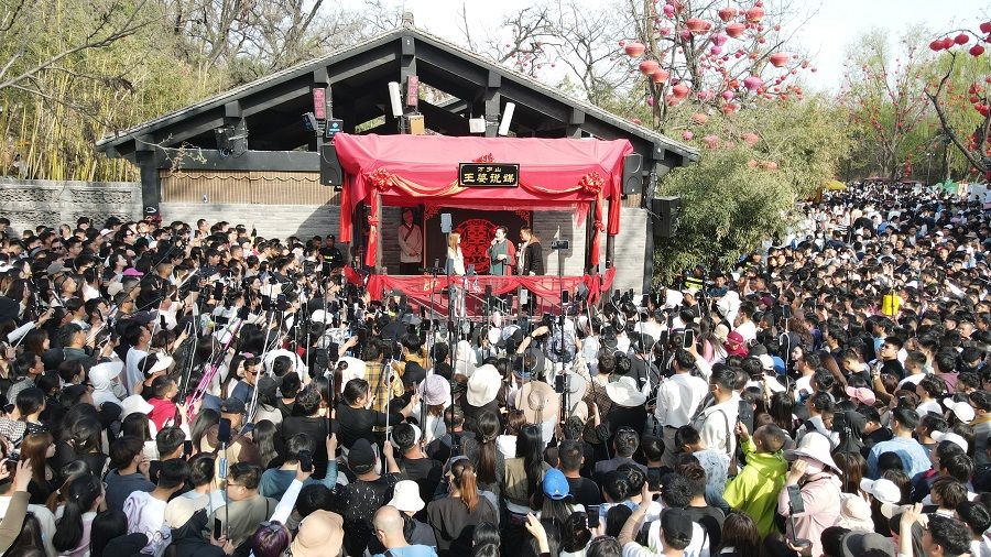 An aerial shot of the crowd at "Granny Wang's Matchmaking" in Kaifeng, on 30 March 2024. (CNS)