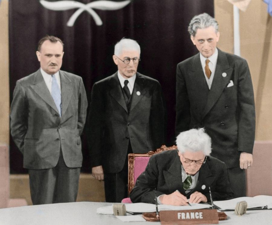 4 July 1945, San Francisco - Joseph Paul-Boncour, former French prime minister and chief delegate of the provisional French state, is signing the UN Charter at the UNCIO meeting.