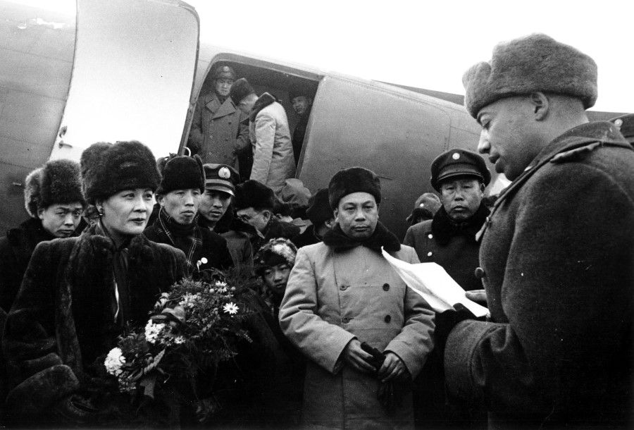 In January 1946, President Chiang Kai-shek's wife, Soong Mei-ling, and his son, Chiang Ching-kuo, arrived in Changchun on a private plane. They were welcomed by Soviet Marshal Malinowski (right). The Chinese government urged the Red Army to leave Chinese territory as soon as possible.
