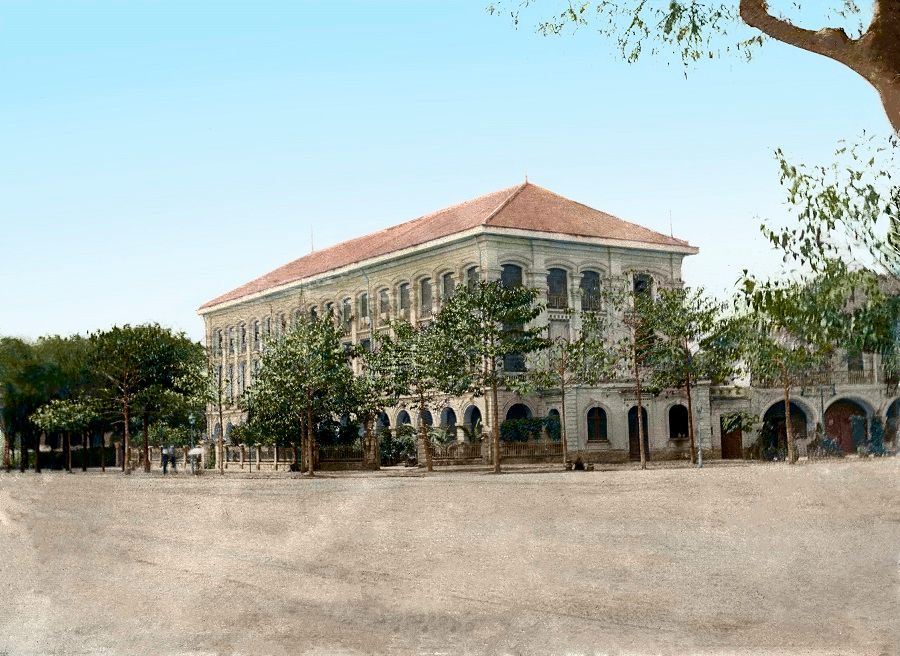A building belonging to a Western merchant, 1900s. It is near the Kallang River, with large empty spaces in front and behind.