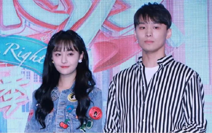 Zheng Shuang (left) was criticised for abandoning her surrogate babies. (Internet)