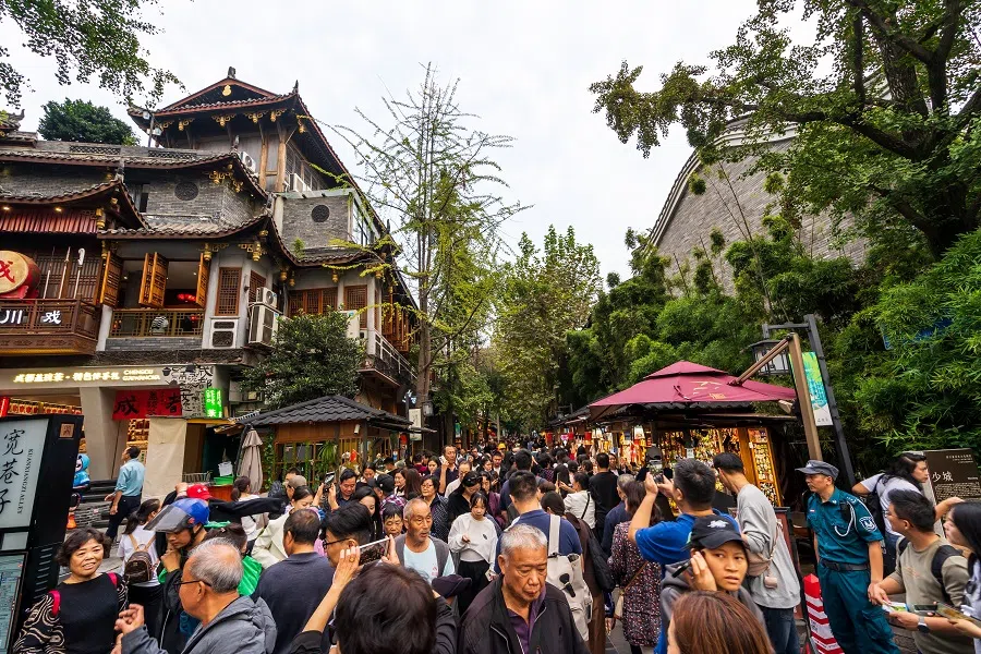 Crowds of tourists visiting Kuanzhai Alley (Wide and Narrow Alleys) in Chengdu. (iStock)