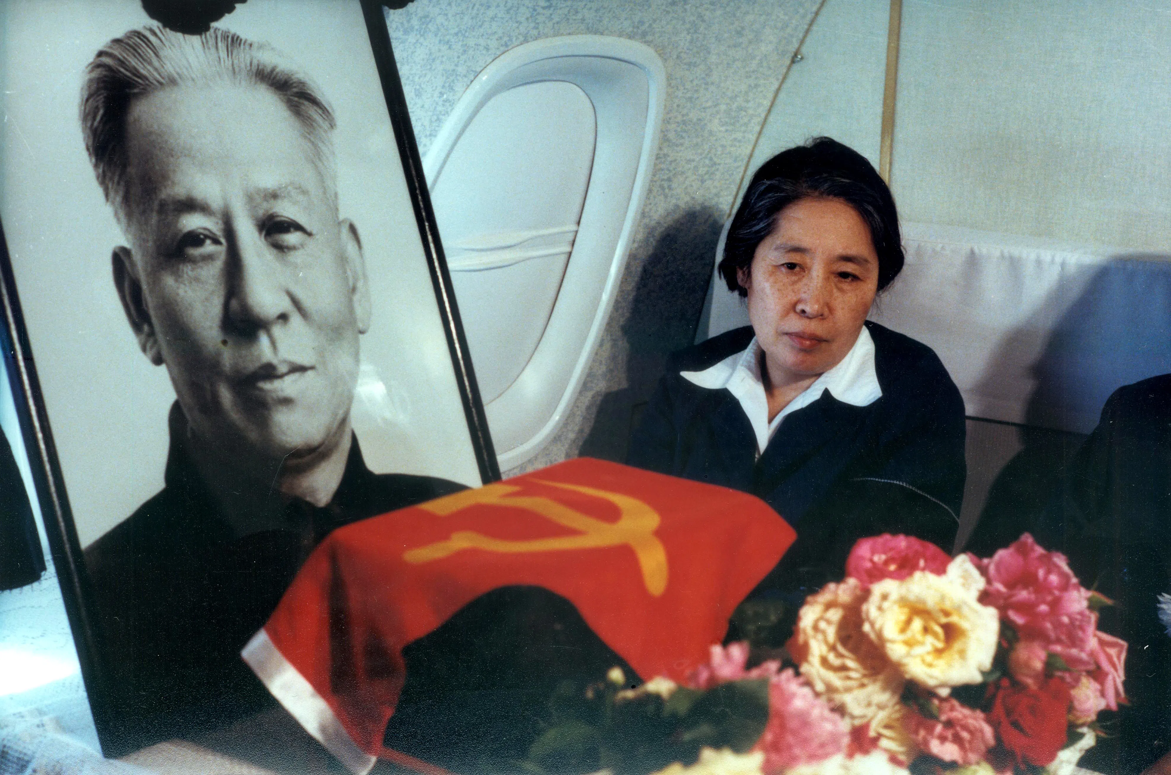 Wang Guangmei, wife of Liu Shaoqi, brought her husband’s ashes back to Beijing, 1980.