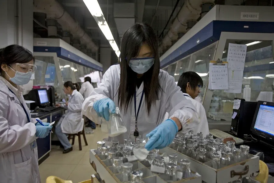 Technicians work in the high throughput purification laboratory at the WuXi PharmaTech facility in Wuxi, China, on 15 April 2008.  (Ariana Lindquist/Bloomberg)