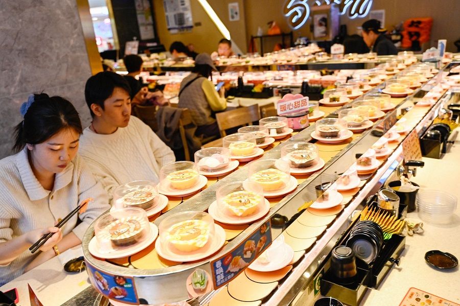 Customers eat at a restaurant in a shopping mall in Beijing, China, on 20 March 2024. (Pedro Pardo/AFP)