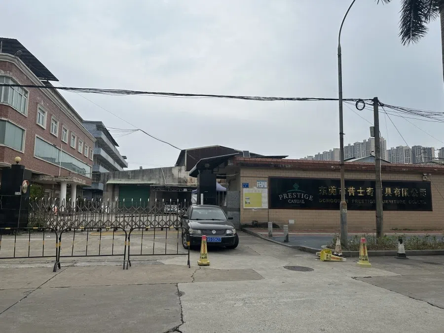A furniture factory in Dongguan sealed off by the judicial authorities.