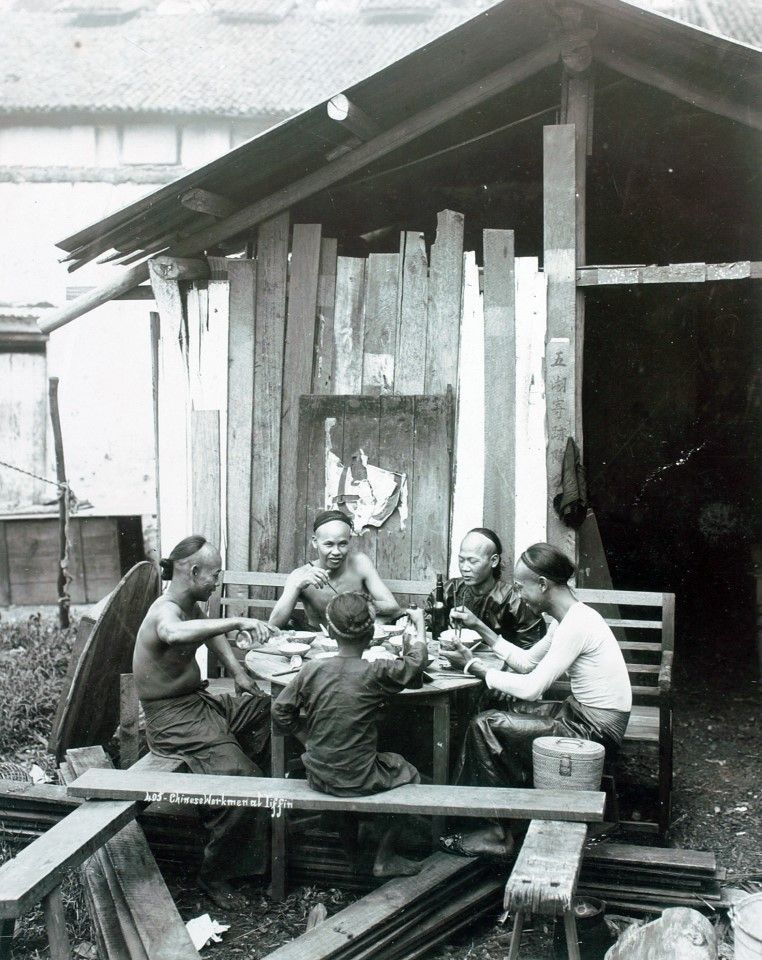 Coolies at mealtime in 1890s Singapore. (National Museum of Singapore)