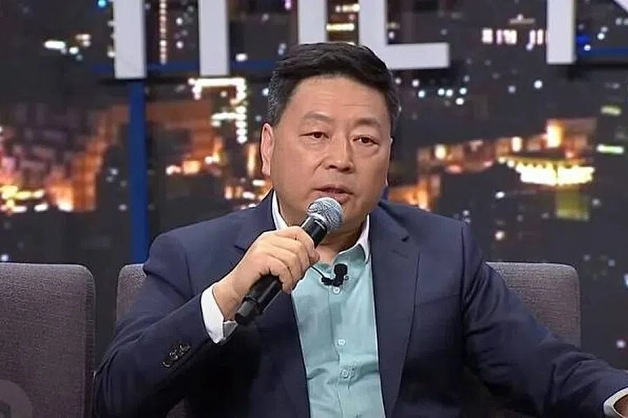 A screenshot of Chinese journalist Wang Zhian on Taiwanese current affairs talk show The Night Night Show with Hello. (YouTube)
