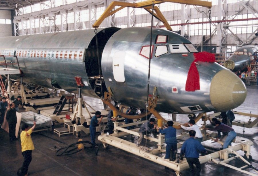 An MD-82 aircraft being assembled at the Shanghai Aircraft Manufacturing Plant, 1999. China worked with US company McDonnell Douglas to produce passenger aircraft, with the ultimate goal of achieving self-sufficiency.