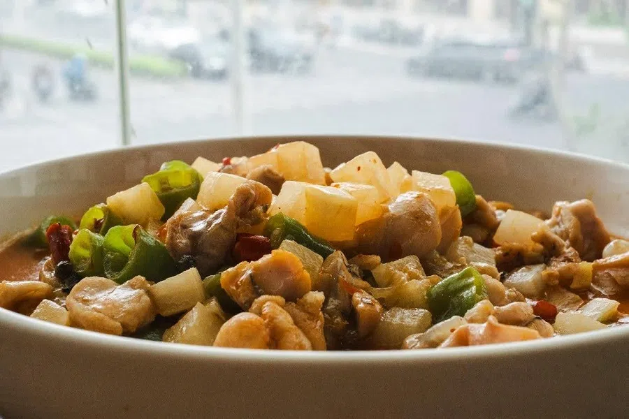 “The pickled radish is delicious,” writes one Dianping reviewer. Like many others, they’re impressed by the subtle flavour of the family’s homemade pickled radish. (Patrick Fleming)