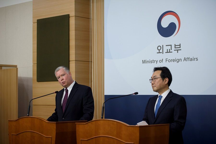 US special representative for North Korea Stephen Biegun (L) attends a media briefing with South Korea's Special Representative for Korean peninsula Peace and Security Affairs Lee Do-hoon (R) at the Foreign Ministry in Seoul, South Korea on 16 December 2019. (Ed Jones/Pool via Reuters)