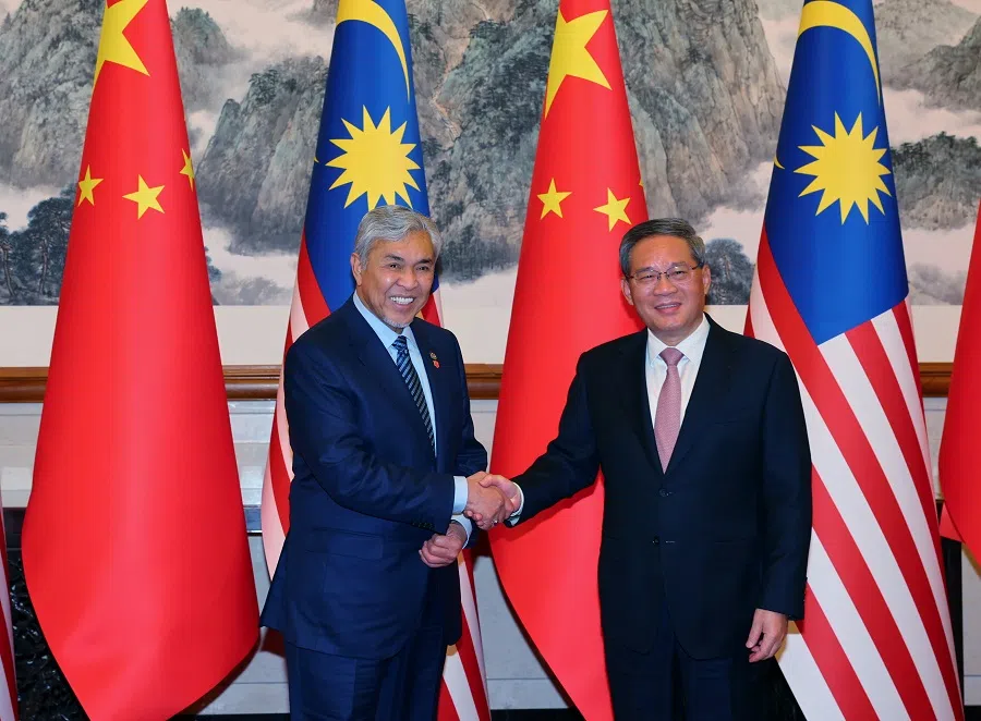Chinese Premier Li Qiang (right) and Malaysian Deputy Prime Minister Ahmad Zahid Hamidi at the Diaoyutai State Guesthouse in Beijing, China, on 29 May 2024. (Bernama)