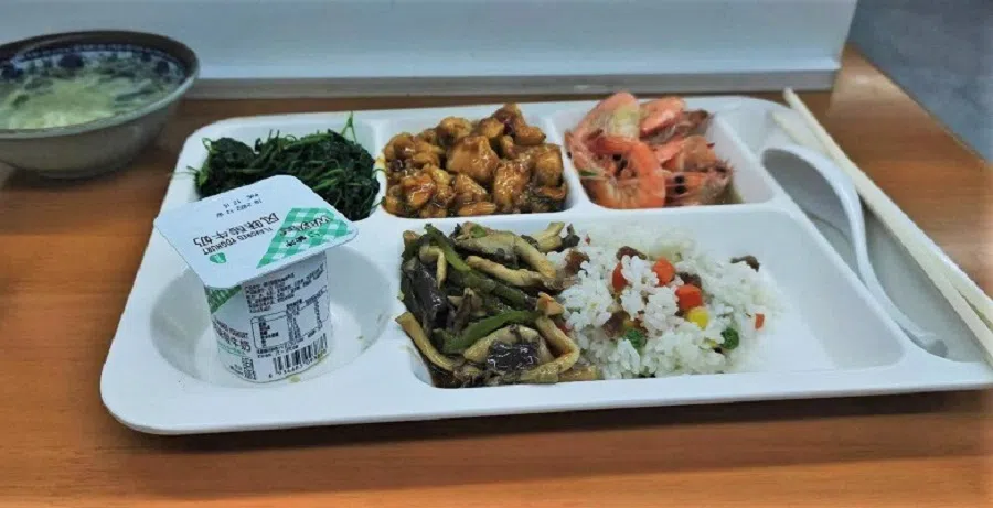 On weekdays, Emma eats alone at the canteen. (Photo provided by Emma Zhao)