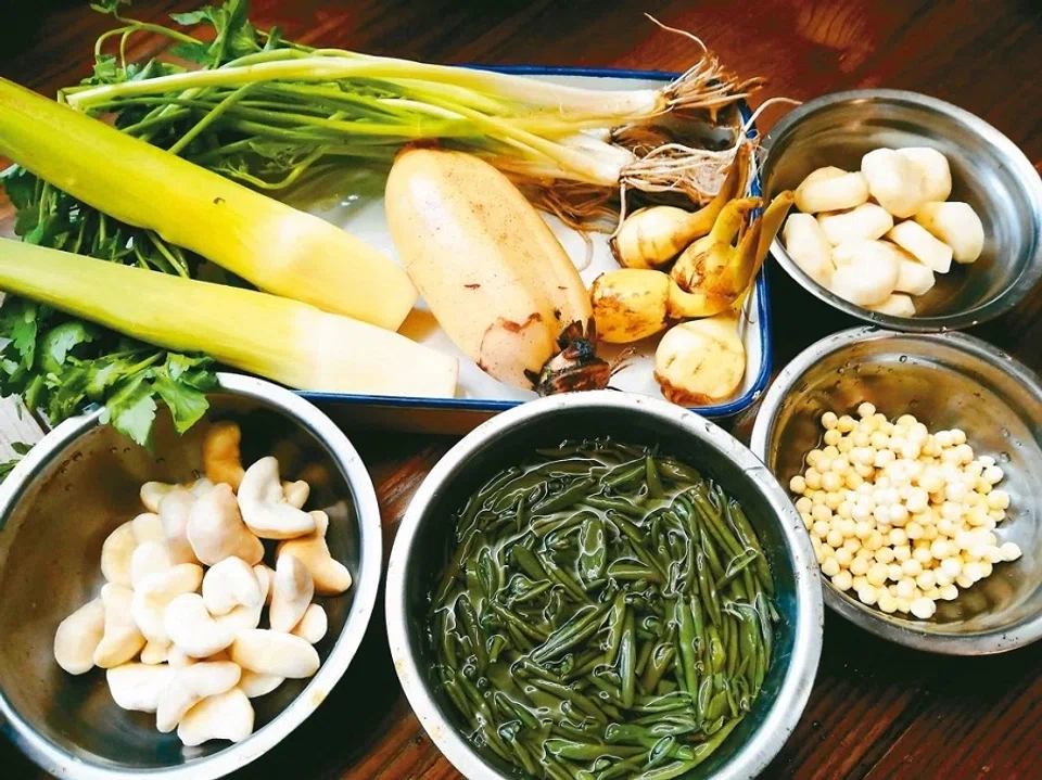 The eight "aquatic immortals". (Photo taken by Jin and provided by Chiang Hsun)