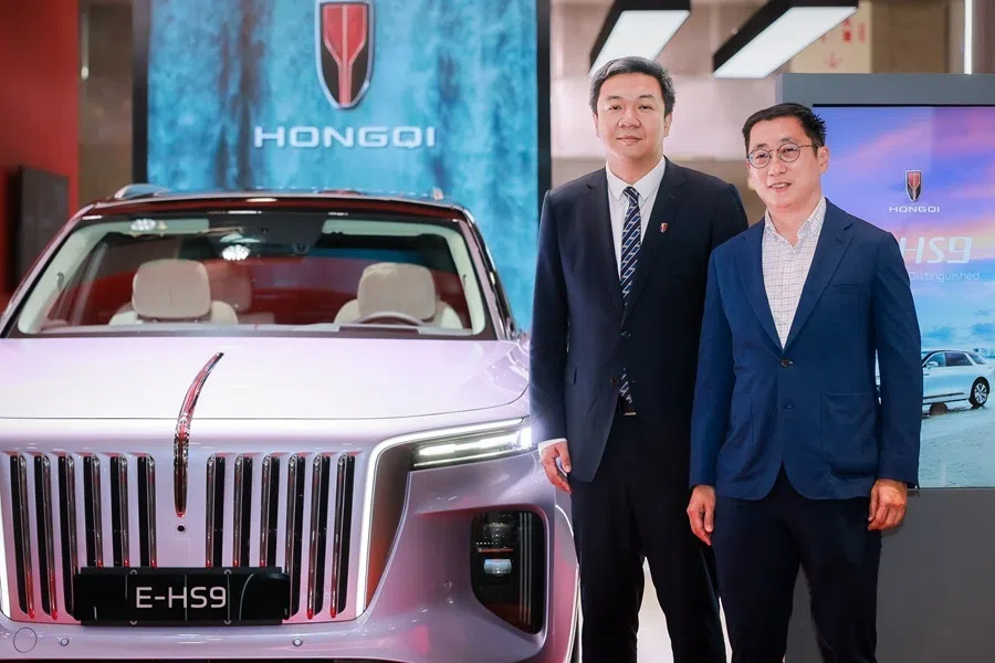 China FAW Group Import & Export assistant general manager Liu Jifang (left) with the Hongqi E-HS9 at the Singapore Motorshow on 8 January 2026.