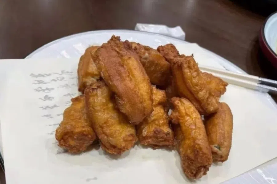 The pork-stuffed youtiao that writer Wang Zengqi loved. (Internet)