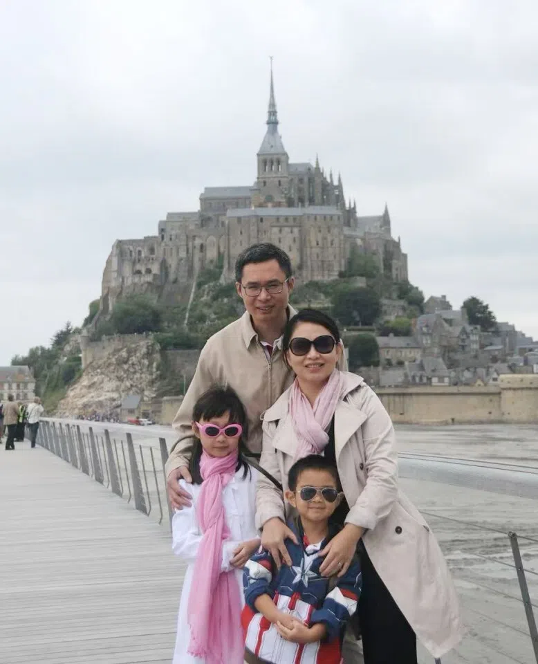 Chen with his family.