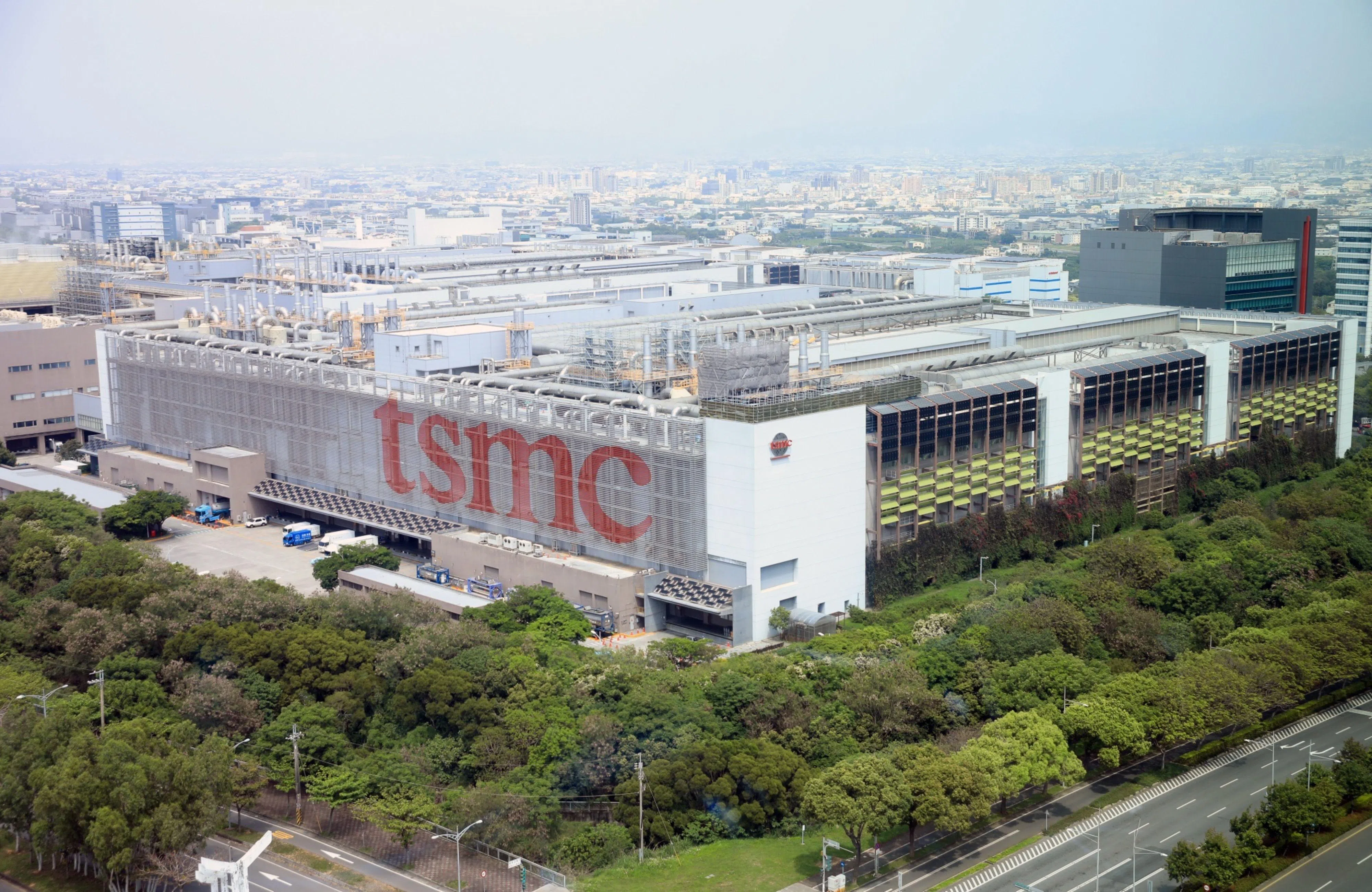 The Taiwan Semiconductor Manufacturing Co. (TSMC) building at the Central Taiwan Science Park in Taichung, Taiwan, on 8 April 2022. (I-Hwa Cheng/Bloomberg)