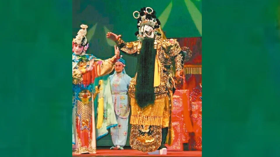 Gene Chiang performing “Farewell My Concubine” in Vancouver in 2012. (Photo provided by Chiang Hsun)