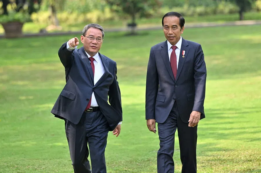 China's Premier Li Qiang (L) and Indonesia's President Joko Widodo (R) attend a meeting at the presidential palace in Jakarta on 8 September 2023. (Adek Berry/AFP)