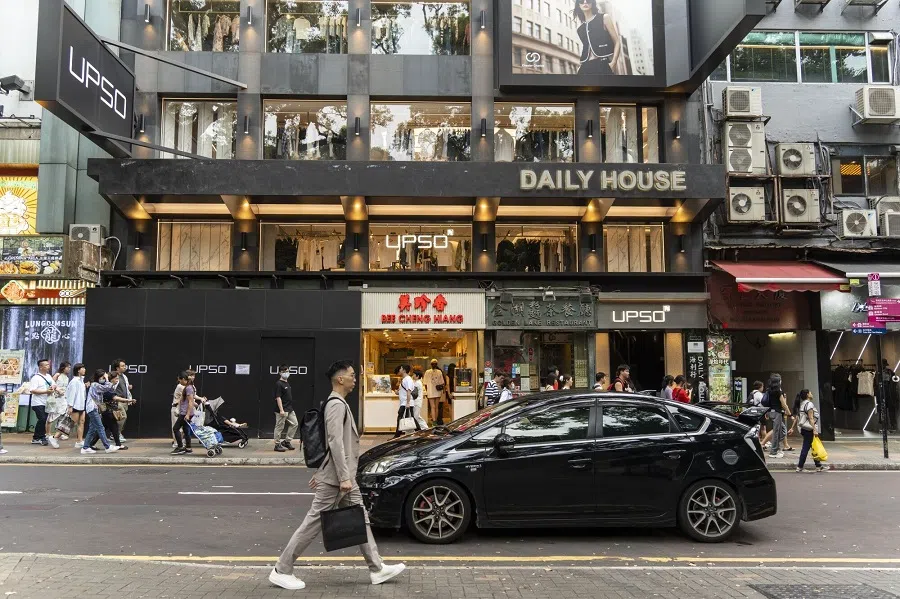 Pedestrians in the Tsim Sha Tsui area in Hong Kong, China, 24 July 2024 (Chan Long Hei/Bloomberg)