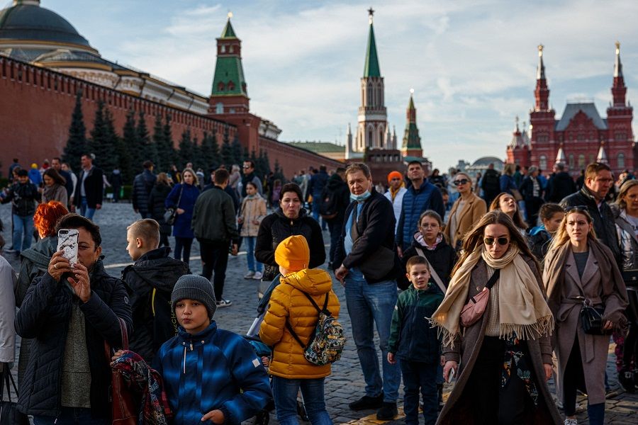 People walk through the Red Square in a sunny autumn day in Moscow, Russia, on 9 October 2021. (Dimitar Dilkoff/AFP)