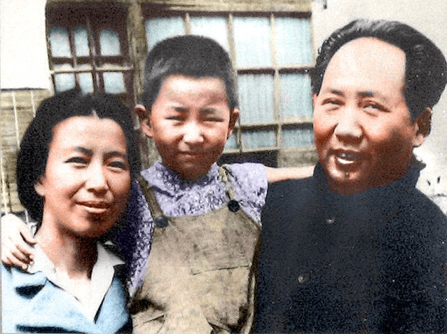 Mao Zedong and wife Jiang Qing in Yan'an, with daughter Li Na in between them. Jiang Qing was an actress in Shanghai. When the war broke out, she moved to Yan'an and married Mao in 1938.