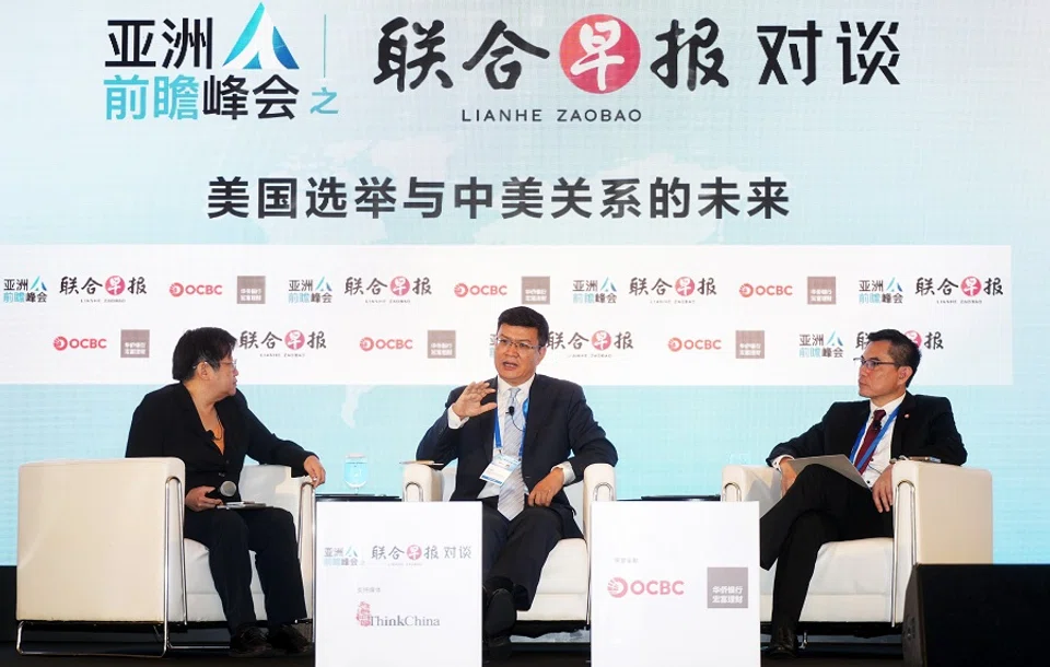 Da Wei (centre), director of the Center for International Security and Strategy and professor at the Department of International Relations at Tsinghua University, gave a speech on the theme of “US Elections and the Future of US-China Relations” at the Lianhe Zaobao Conversations held on 3 September as part of the Asia Future Summit series. In this photo, Han Yong Hong, associate editor of Lianhe Zaobao (left) moderated the Q&A session which included the participation of Tan Teck Long, OCBC MD Group Global Banking. (SPH Media)