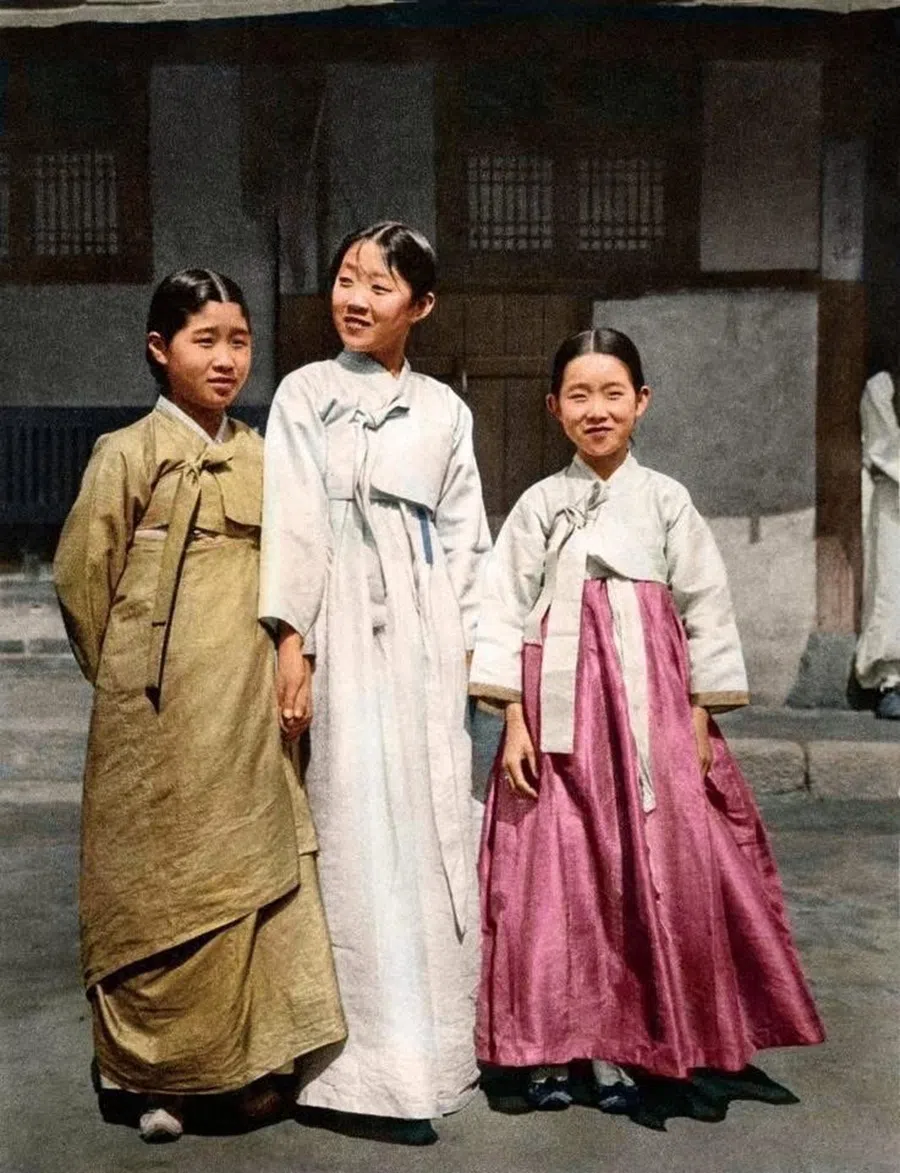 Korean women, circa 1900.