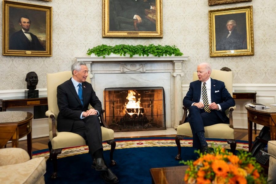 US President Joe Biden meets with Lee Hsien Loong, Singapore's prime minister (left), in the Oval Office of the White House in Washington, DC, US, on 29 March 2022. (Doug Mills/The New York Times/Bloomberg)
