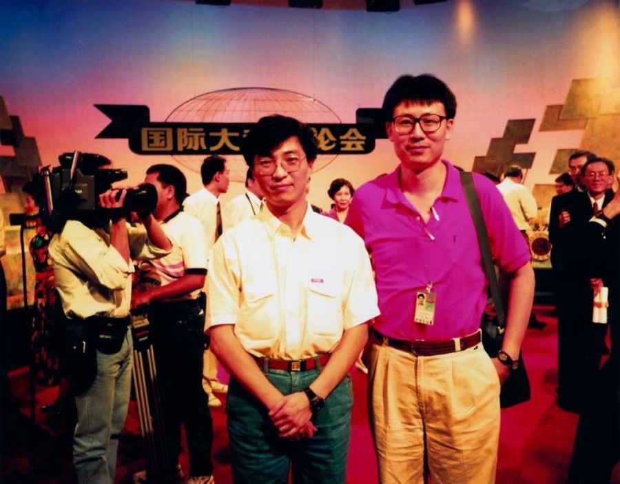 Professor Wang Huning (left) with the writer at the international university Chinese language debate competition in Singapore, 1993.