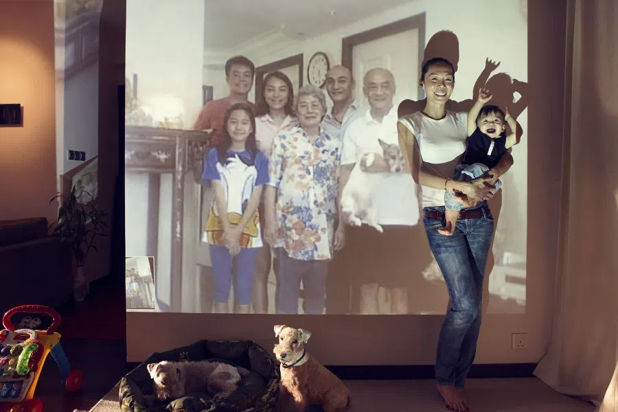 John Clang, Being Together - Leong family (Hong Kong, Ghim Moh), 2011.