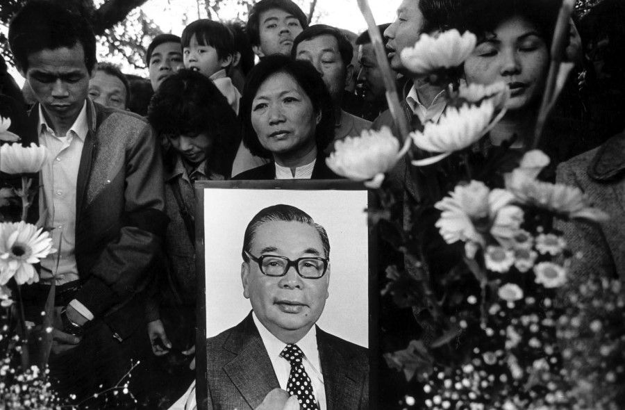 January 1988: People of Taiwan paying their respects on the passing of President Chiang Ching-kuo.