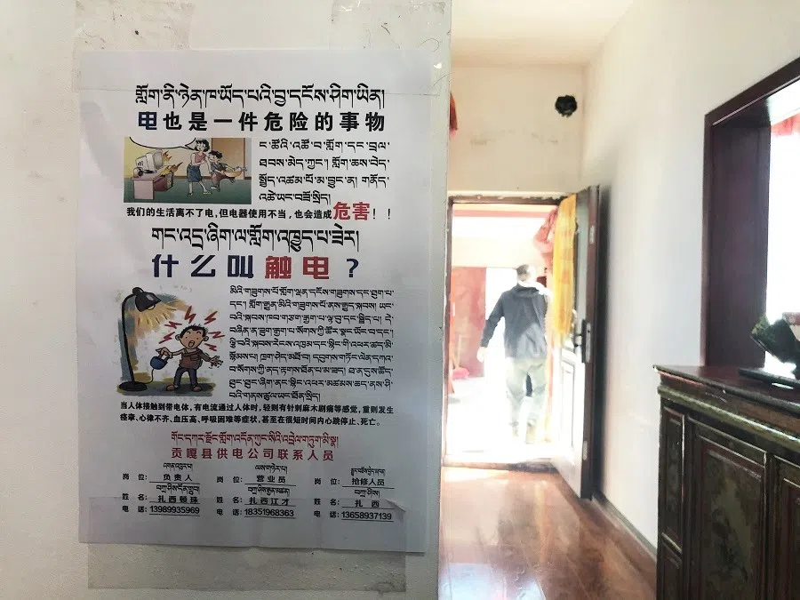 A poster explaining the dangers of being electrocuted.