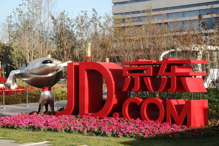 Traditional e-commerce platforms like JD and Pinduoduo are dealing with growing competition from newcomers with new business models. (Internet)