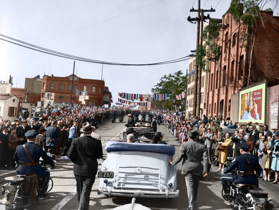 Thousands of Americans, including many overseas Chinese, welcome Madame Chiang to Los Angeles, April 1943. Madame Chiang is heading to City Hall for a welcome event for her. Unlike in New York and San Francisco, Madame Chiang is in a convertible, to facilitate interaction with the crowds.