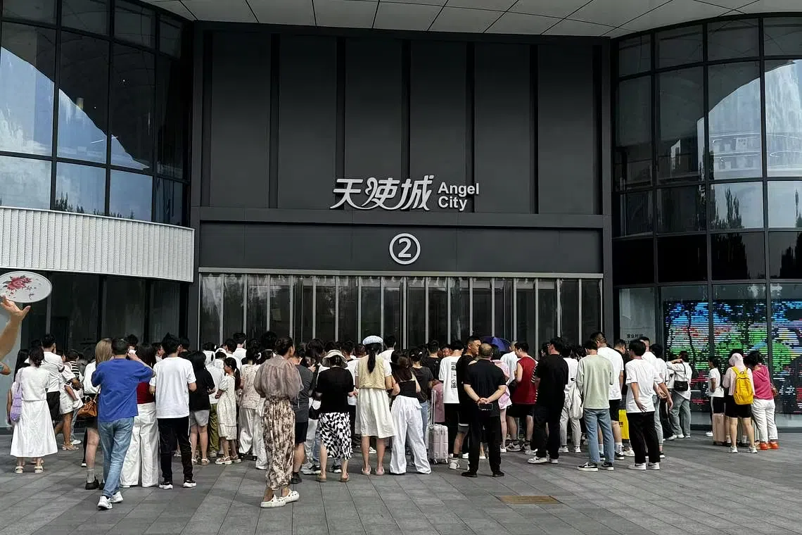 At the Pang Dong Lai Angel City store, customers are lined up even before the store opens for the day. 