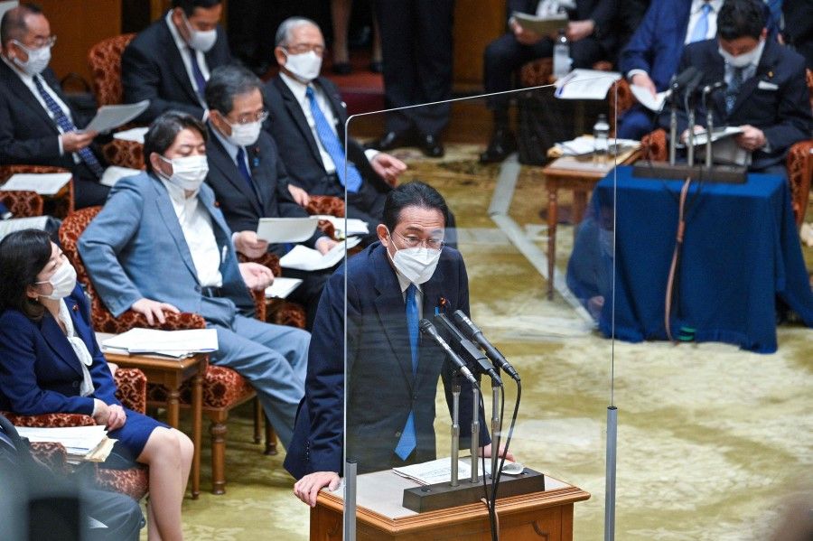 Japanese Prime Minister Fumio Kishida (centre) in parliament on on 31 May 2022. (Kazuhiro Nogi/AFP)