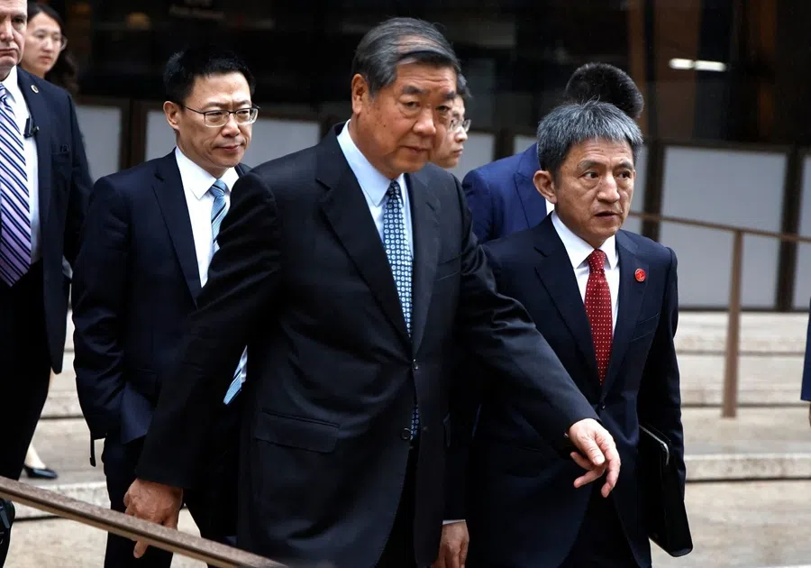 He Lifeng, China's vice-premier (centre), Li Chenggang, China's vice commerce minister (right), and Liao Min, China's vice finance minister (left), leave for lunch from the JPMorgan Chase & Co. global headquarters in New York, US, on 20 September 2026.