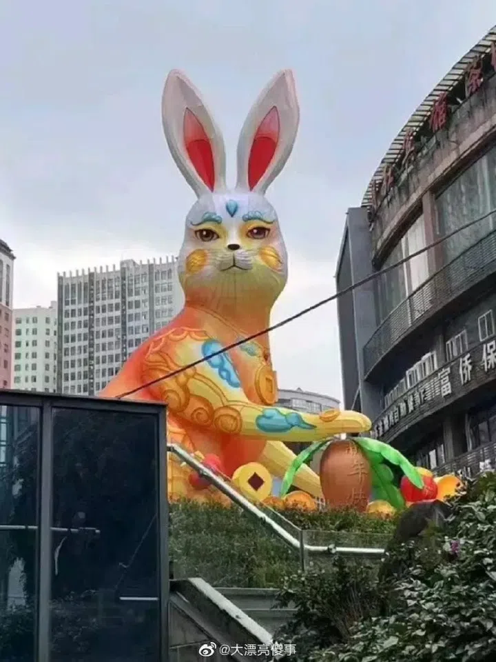 The rabbit-shaped decoration in Chongqing that was criticised by netizens. (Internet)