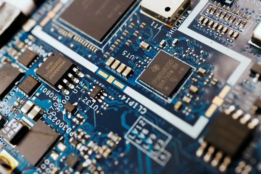 Semiconductor chips are seen on a circuit board of a computer in this illustration picture taken 25 February 2022. (Florence Lo/Illustration/File Photo/Reuters)