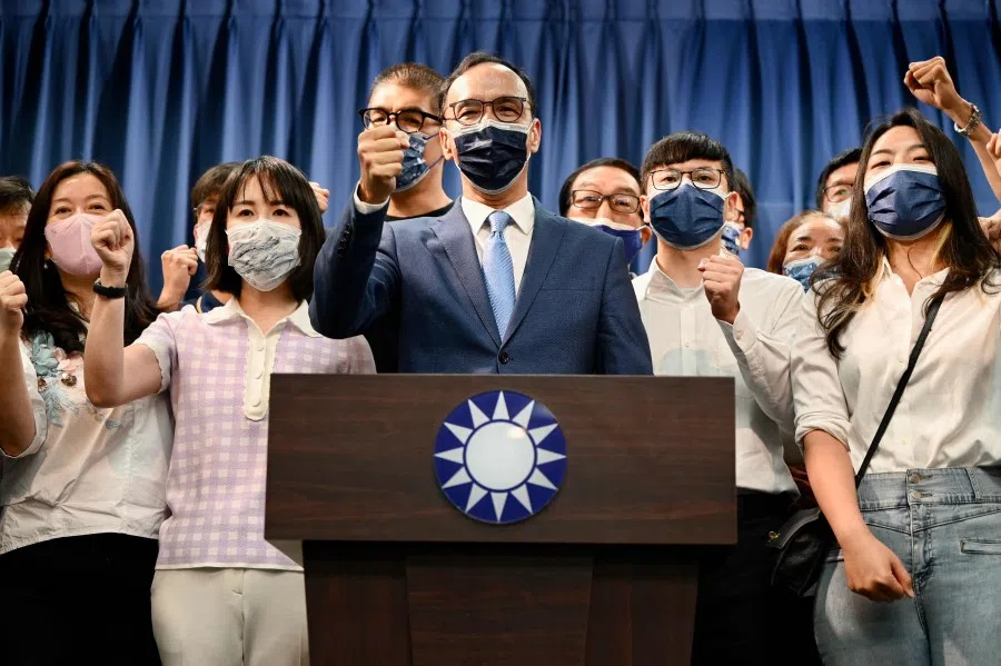 Eric Chu (centre), Taiwan's main opposition Kuomintang (KMT) chairman, poses with supporters following his election victory for the party's leadership at the KMT headquarters in Taipei on 25 September 2021. (Sam Yeh/AFP)