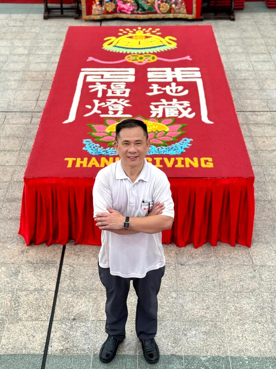 Nelson Woo Ngee Guan chaired the organising committee of Seu Teck Sean Tong’s Thanksgiving Ritual Prayers this year, and crafted a rice drawing measuring 24 by 6 feet for the event.