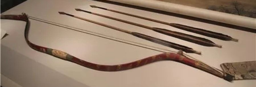 Emperor Qianlong's bow and arrows. (Internet)