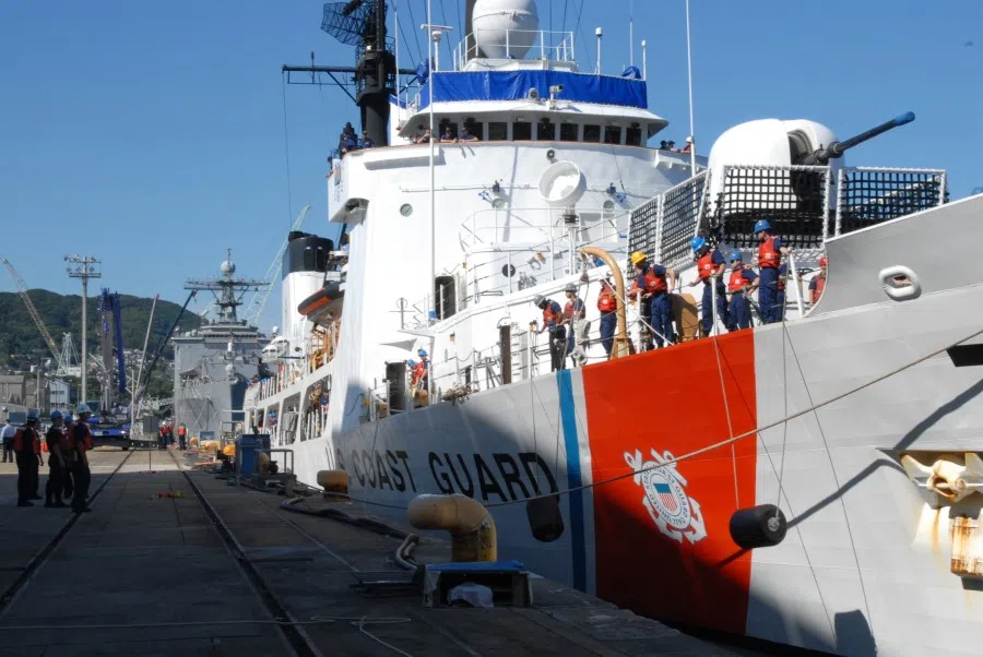 The USCGC Midgett (WHEC 726) at Fleet Activities Sasebo, Japan, 3 October 2007. (Wikimedia/U.S. Navy photo by Mass Communication Specialist 2nd Class David Didier))