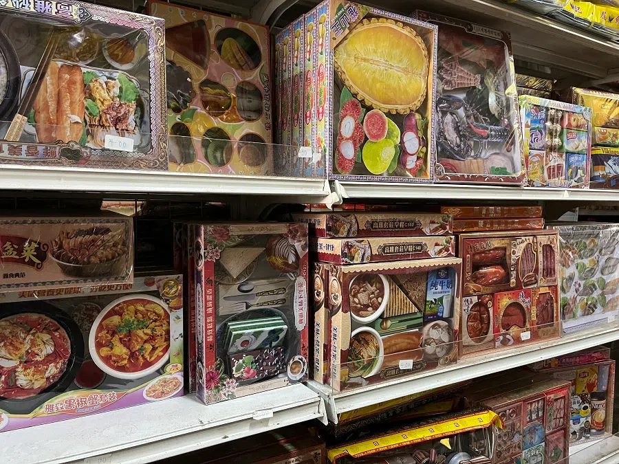 F&B paper offerings at It Tian Heong in Geylang, Singapore. (Photo: Charlene Chow)