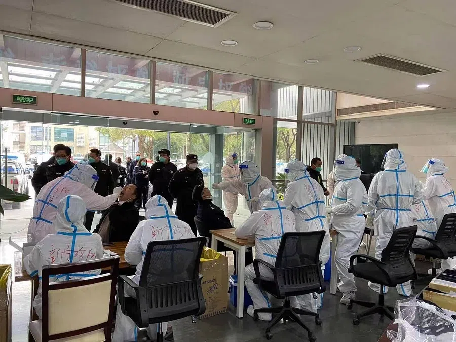 Healthcare personnel conducting Covid-19 tests for employees at the Suzhou Industrial Park. (Xinning Clinic)