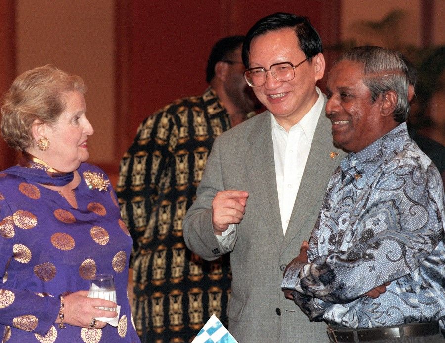 US Secretary of State Madeleine Albright, Chinese foreign minister Tang Jiaxuan, and Singapore's foreign minister S. Jayakumar at the ARF working dinner, July 1999. (SPH)