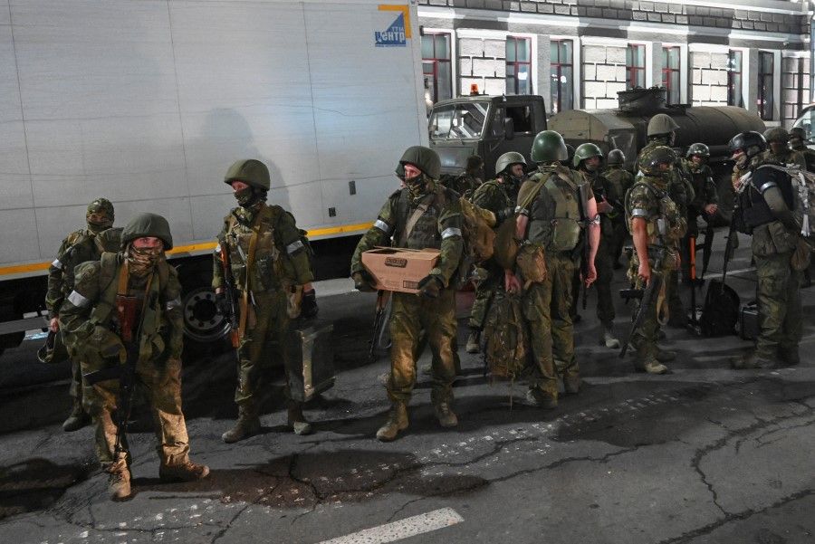 Fighters of Wagner private mercenary group pull out of the headquarters of the Southern Military District to return to base, in the city of Rostov-on-Don, Russia, 24 June 2023. (Stringer/Reuters)