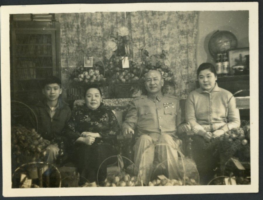 A visibly chubbier Bai Chongxi (second from right) in Taiwan. In his eyes was no longer the former killer gaze, but a touch of gentleness.